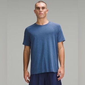 Lululemon Metal Vent Tech Short-Sleeve Shirt
Original Slim Fit (size L)